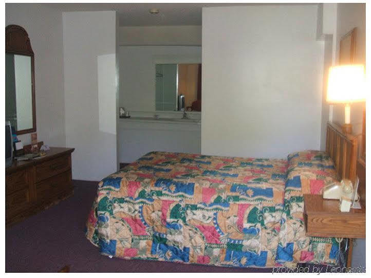 Scottish Inns Motel - Osage Beach Room photo